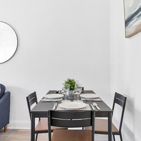 Modern Two Bedroom Apartment With Free Parking! Londen Buitenkant foto
