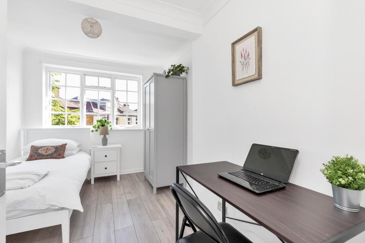 Modern Two Bedroom Apartment With Free Parking! Londen Buitenkant foto