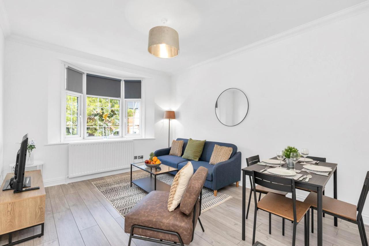 Modern Two Bedroom Apartment With Free Parking! Londen Buitenkant foto