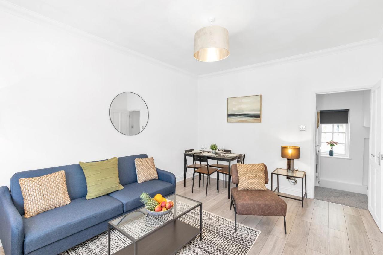Modern Two Bedroom Apartment With Free Parking! Londen Buitenkant foto